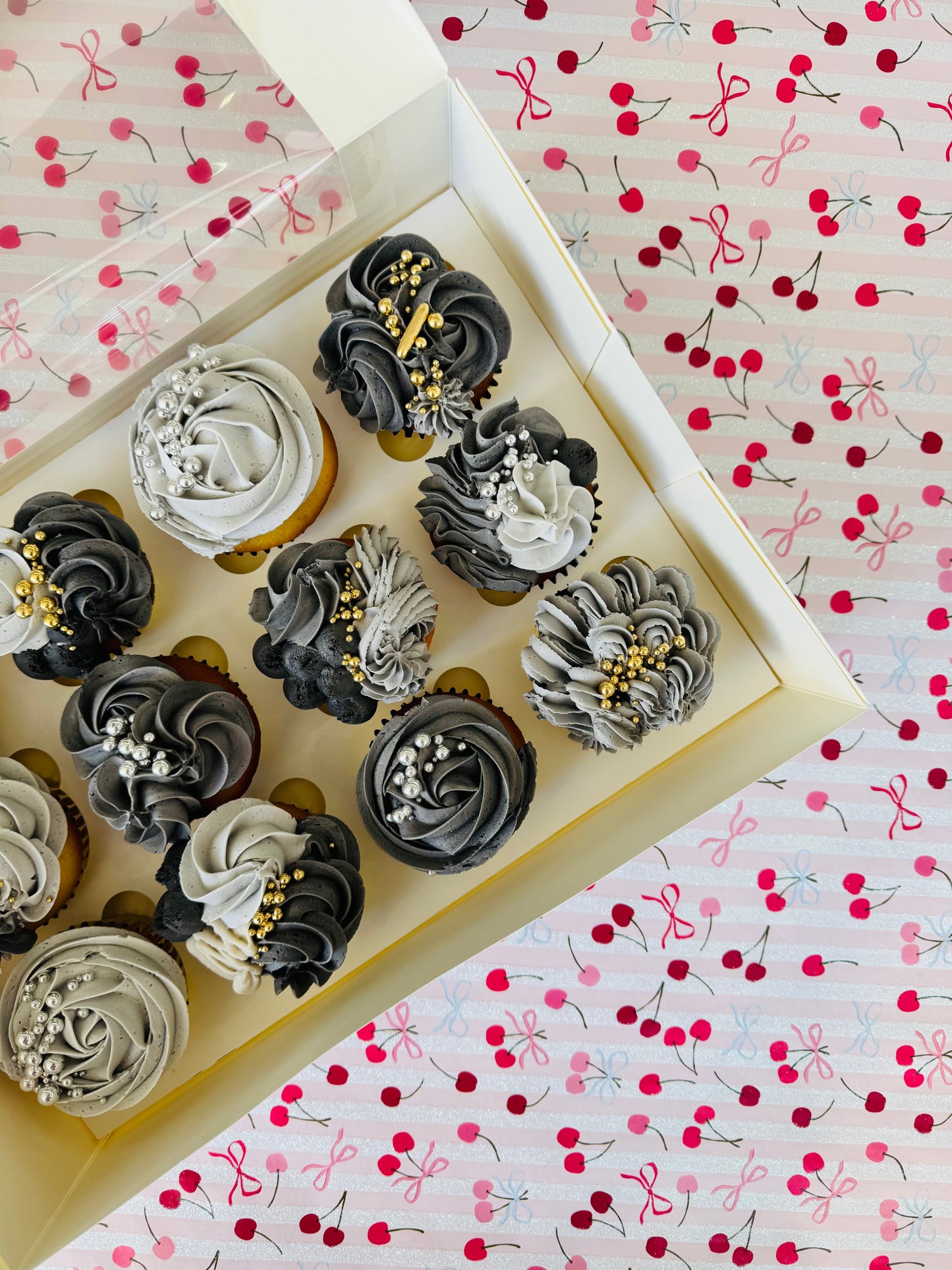 Midnight Luxe Cupcakes