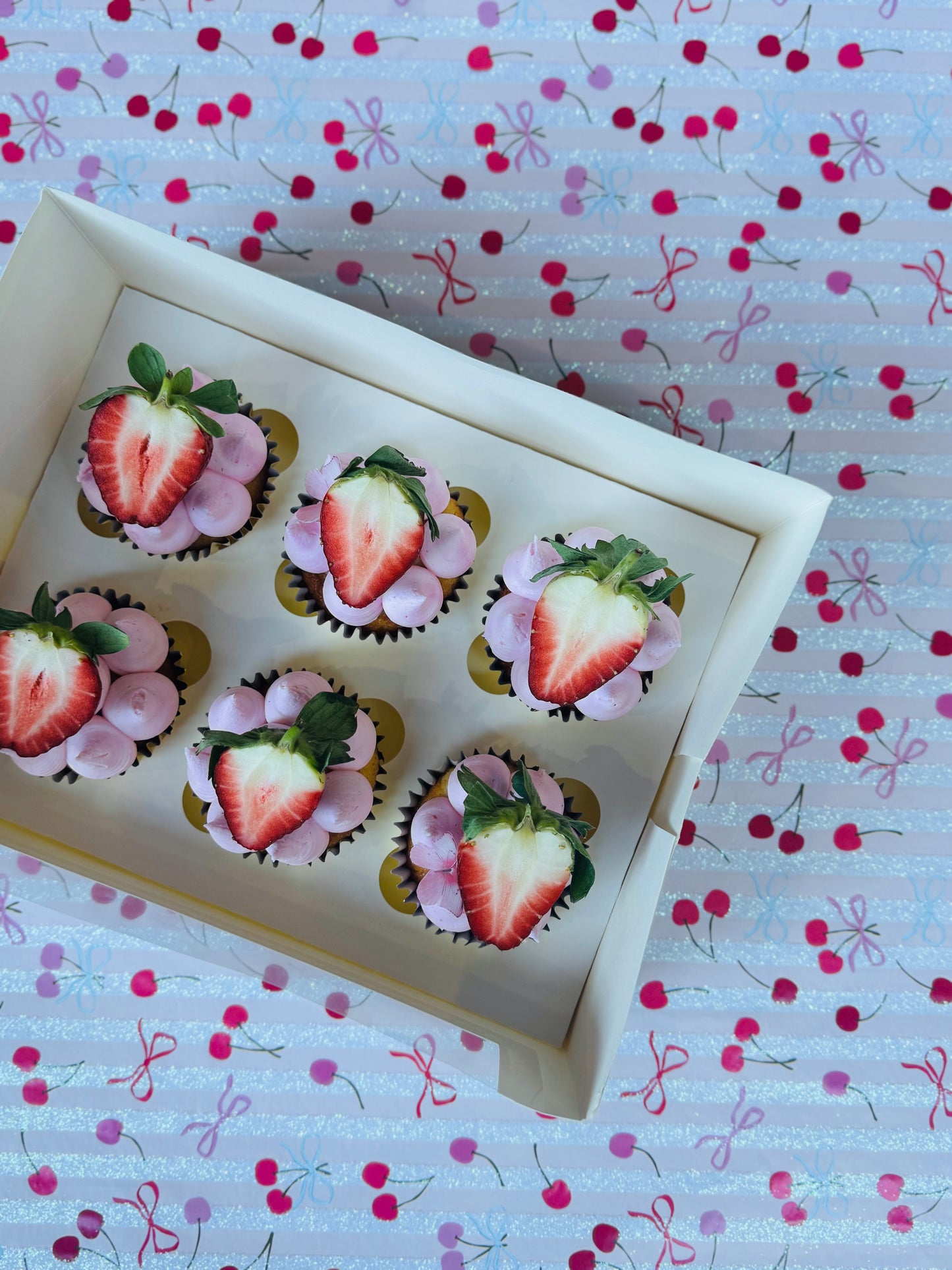 Strawberries & Cream Cupcakes